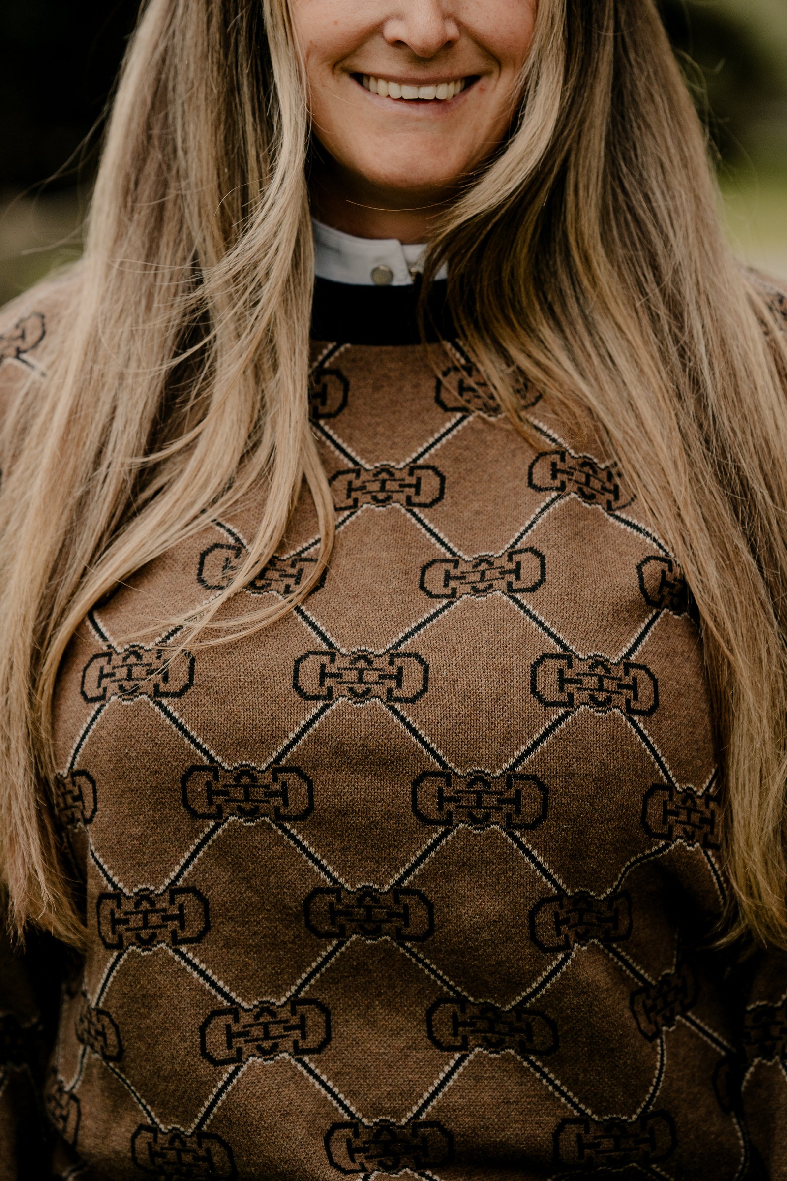 Sur le pull logo tricoté Hunt Eq