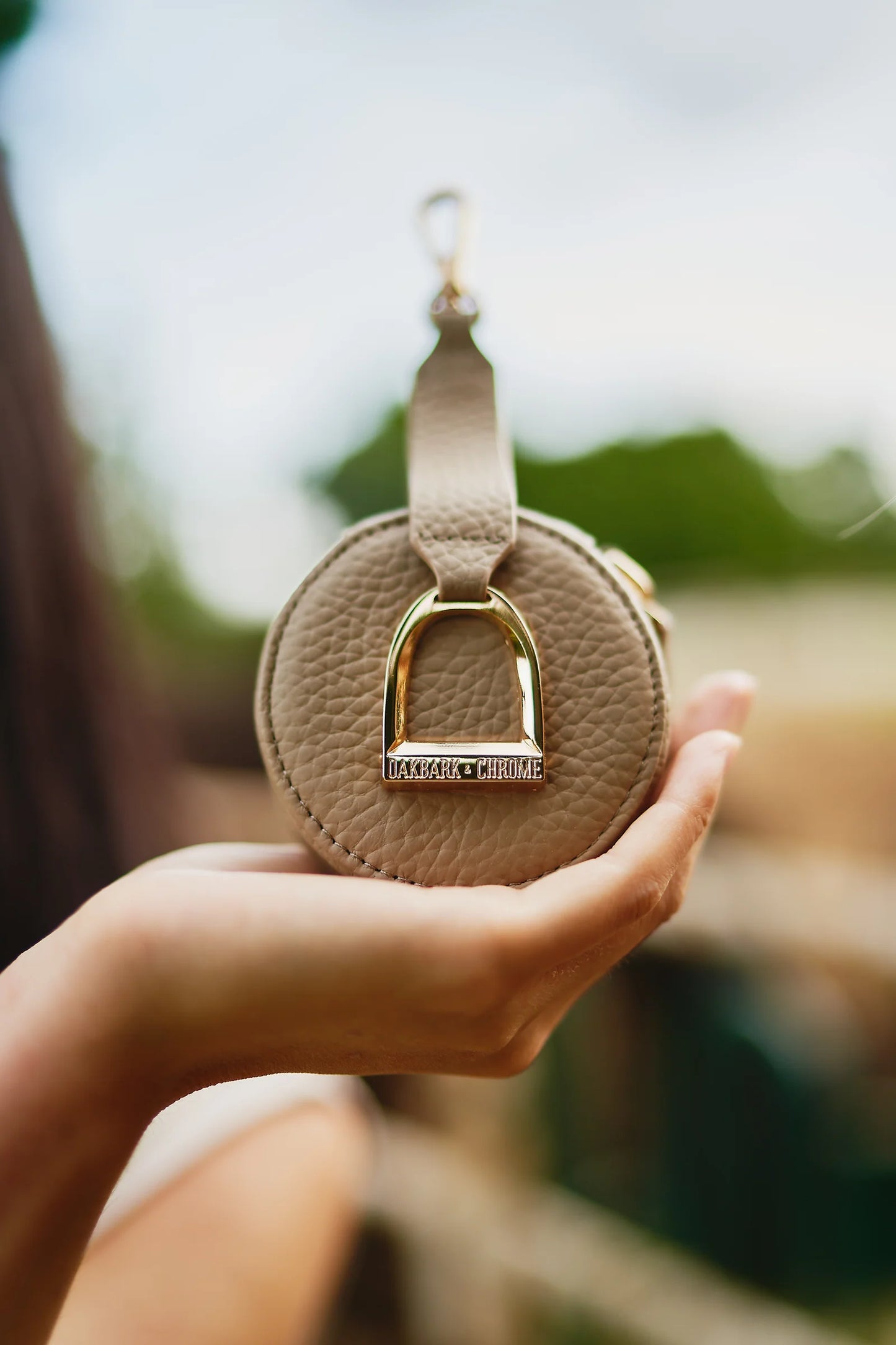Oakbark & Chrome Stirrup Accessory Keeper